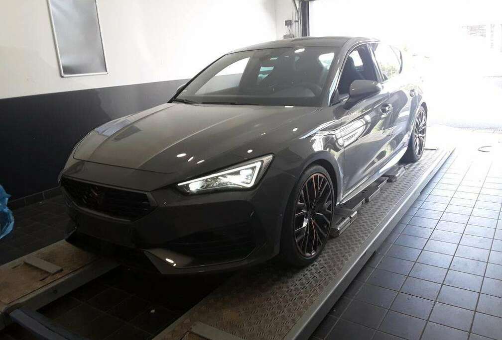 VZ CUP 2.0 TSI 300CV * PANO * VSS * BEATS * CARBON