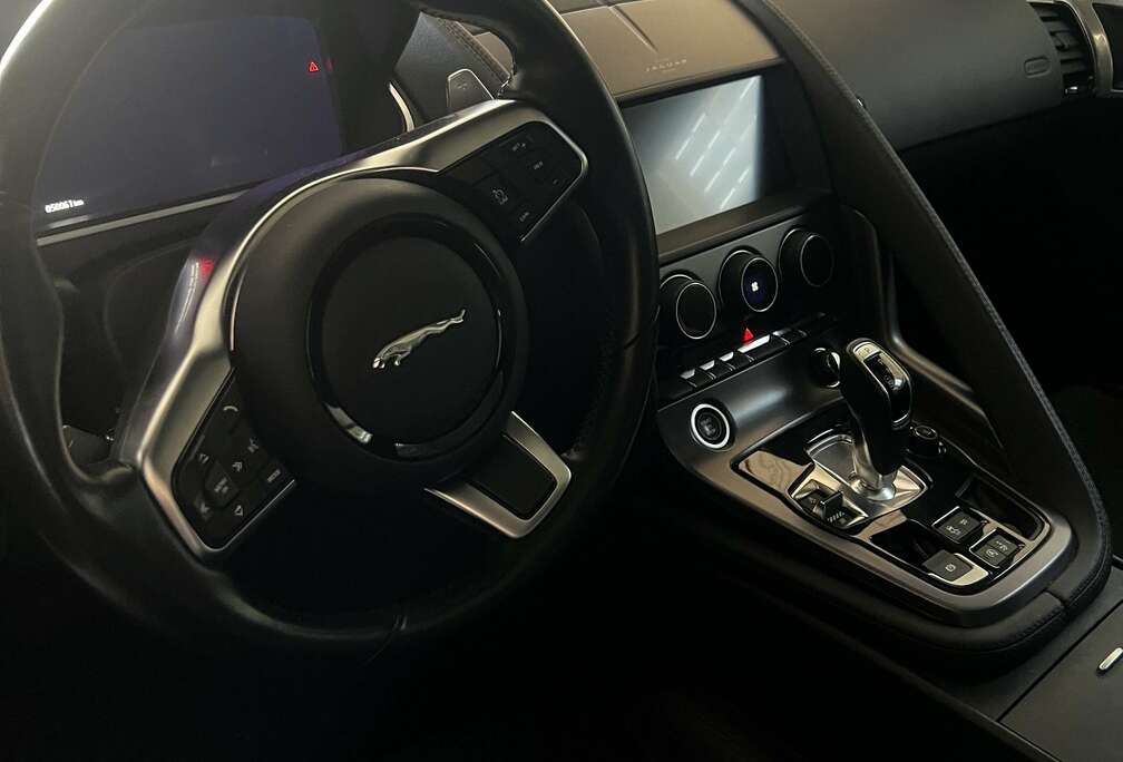 Jaguar Coupe 2.0 i4 P300 R-Dynamic