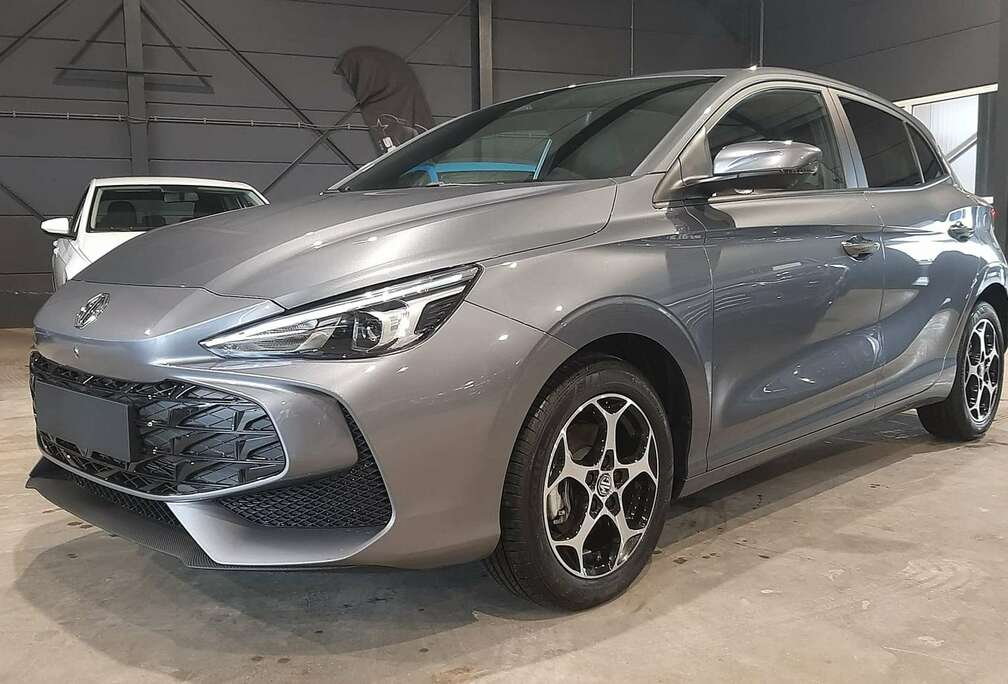 MG 1.5 Hybrid+ Luxury - 08/2025 - 15 km