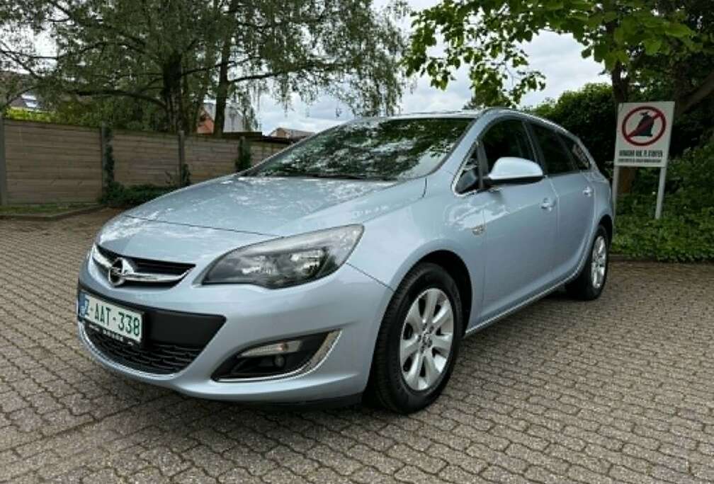 Opel Astra Sports Tourer 1.6i Cosmo *12 maanden garantie*