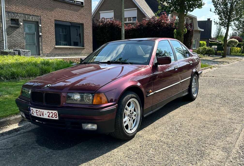 BMW 318tds sedan