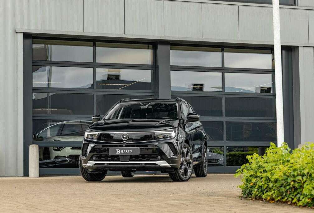 Opel Automaat 130pk  Ultimate  Alcantara  Zetelve...