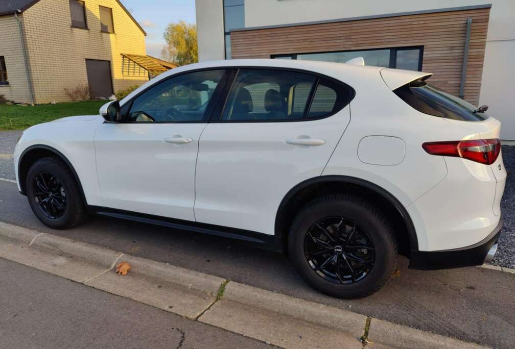 Alfa Romeo Stelvio 2.0 Turbo 16V AT8-Q4 B-Tech