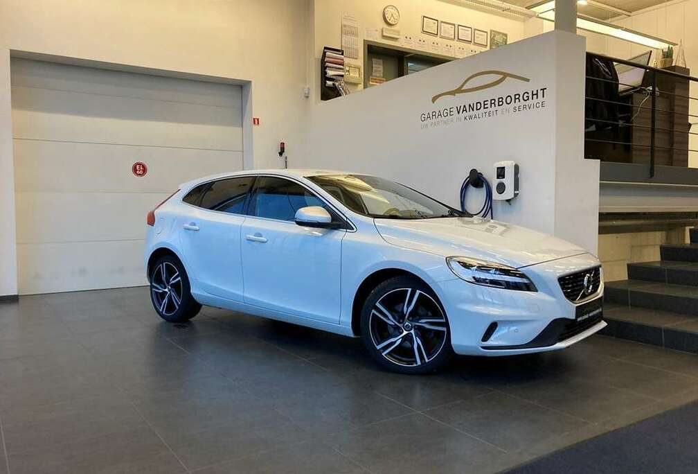 Volvo R-DESIGN T2 BENZINE