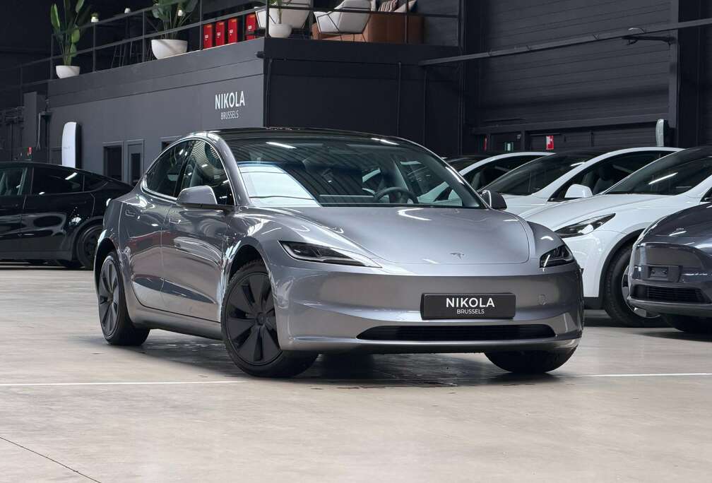 Tesla HIGHLAND PREMIUM - REAR WHEEL DRIVE - LOW MILEAGE - AUTOPILOT