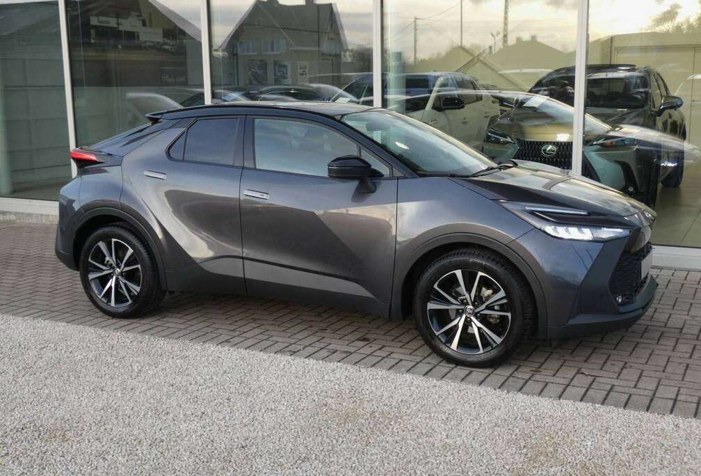Toyota 1.8 Hybrid 140pk Dynamic plus +Trekhaak +Dodehoek +Keyless +Groot scherm