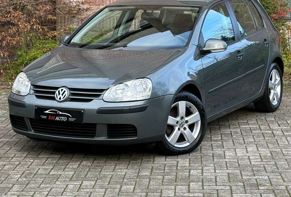 Volkswagen Volkswagen Golf 5 1.4 FSI Essence CarPlay