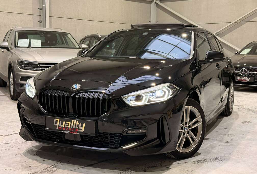 BMW 118iA / M-PACK / KEY-LESS / PANORAMISCH DAK / VOL OPTIES //