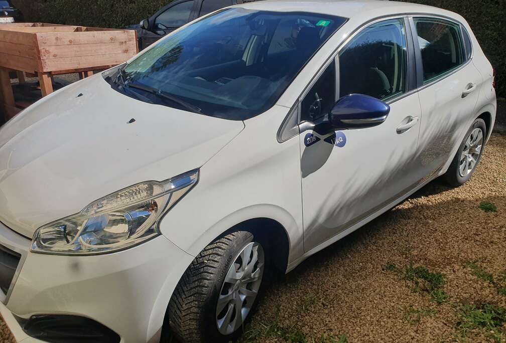 Peugeot 208 1.2i PureTech Like S