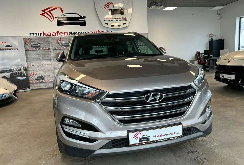 Hyundai Premium 4WD*NAVI*LEDER*SHZ V+H*R-KAM*