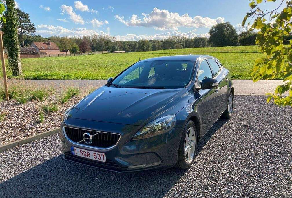 Volvo HATCHBACK D2