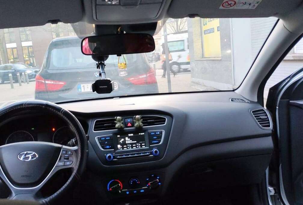 Hyundai blue 1.2 YES