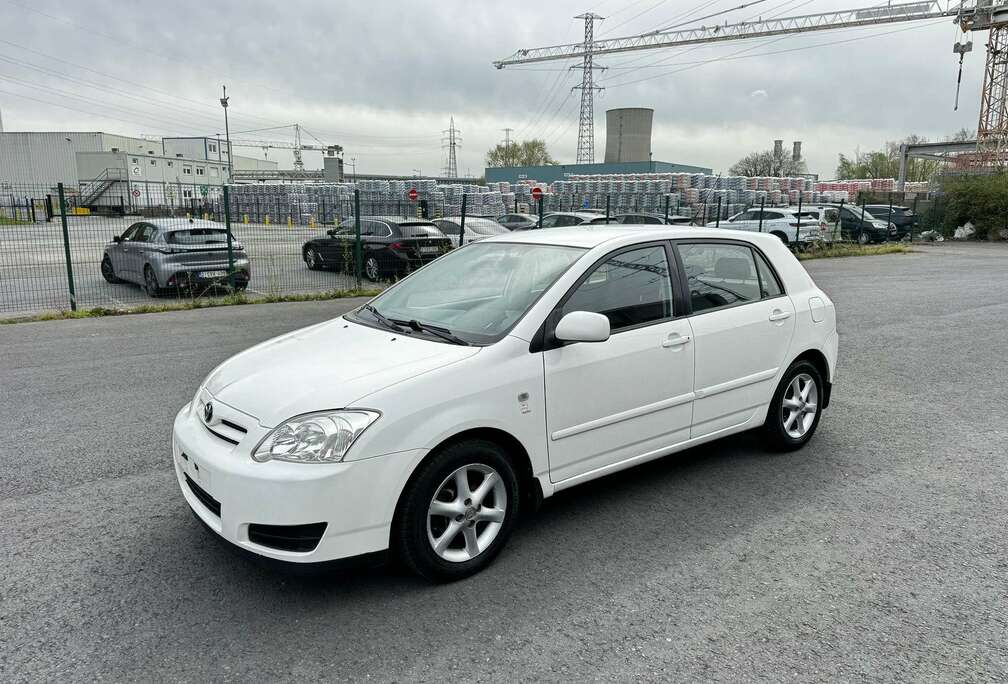 Toyota 1.4i VVT-i AIRCO CLIMATISÉ JANTE ALUMINIUM