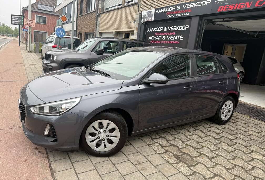 Hyundai i30 1.4i i Essence Navigations Camera de recul Clim