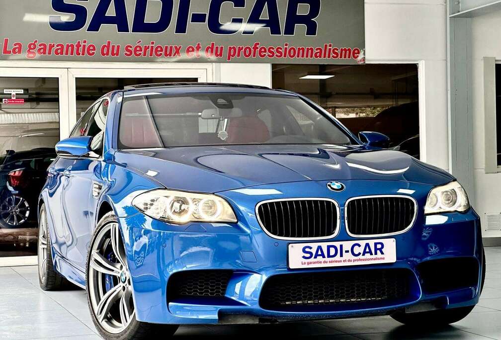 BMW 4.4 V8 560cv DKG -Berline