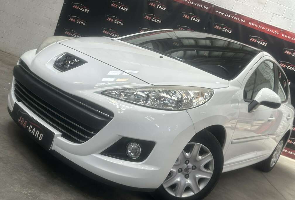 Peugeot 207 1.4i Sporty//89000Km//Pano//Climauto//Warranty