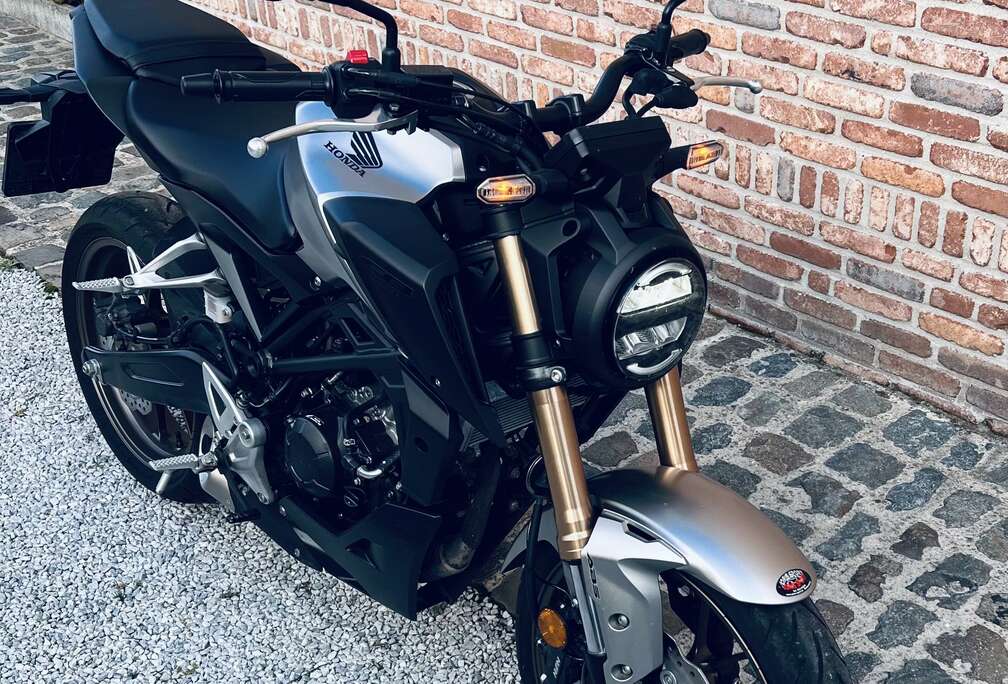 Honda HONDA CB125R (2024)
