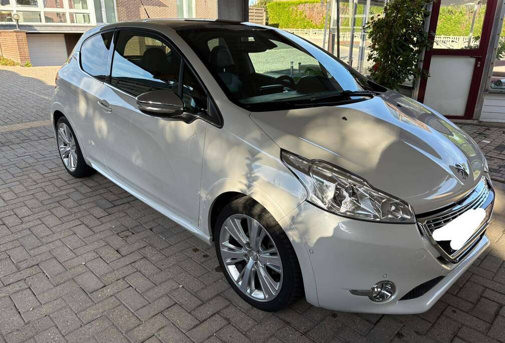 Peugeot 208 1.6i XY