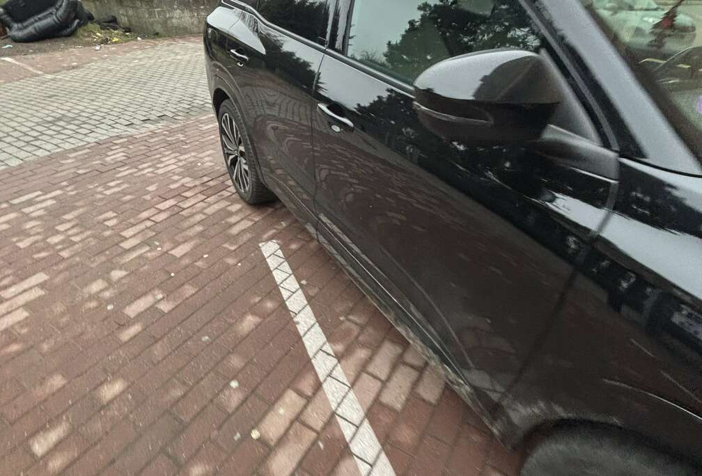 Renault E-TECH Full Hybrid 200 Iconic 7-Sitzer