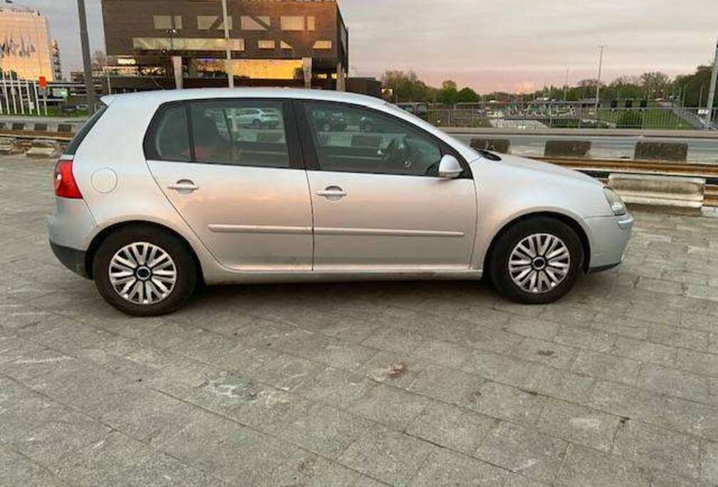 Volkswagen Golf 1.6i 16v FSI