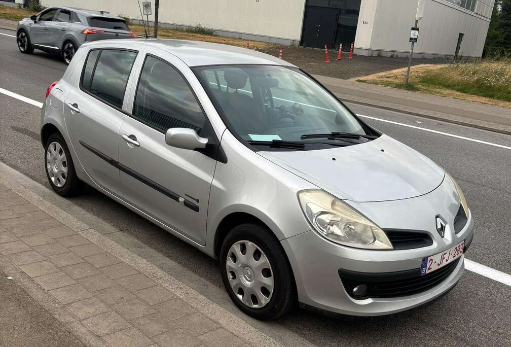 Renault Clio 1.2i 16v Authentique