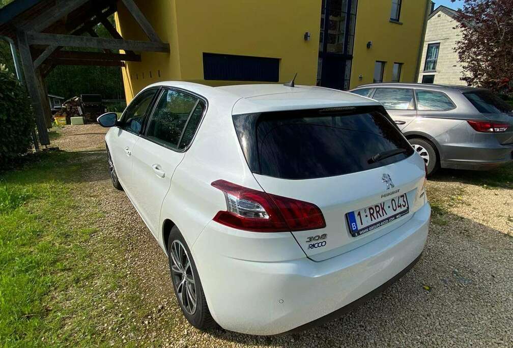 Peugeot 1.2 PureTech Allure STT