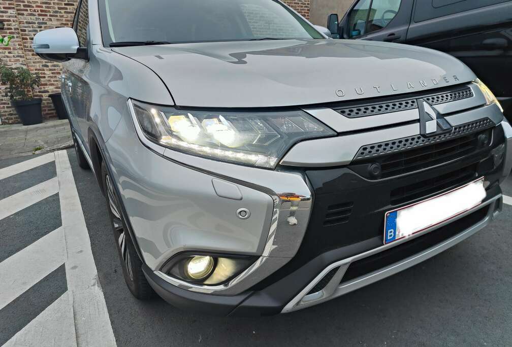 Mitsubishi Outlander 2.0i 2WD Intense 5S CVT
