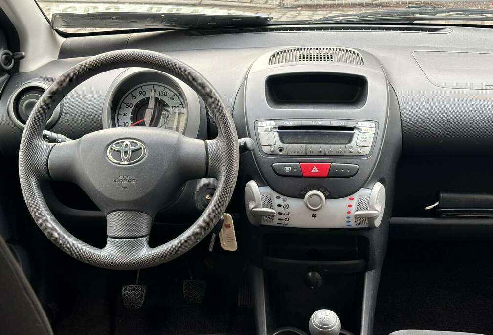 Toyota 1.0i Life
