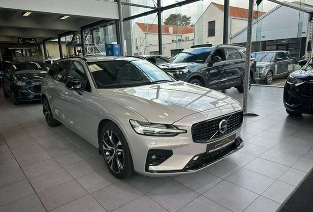 Volvo PLUS DARK B3 MHEV AUTOMAAT