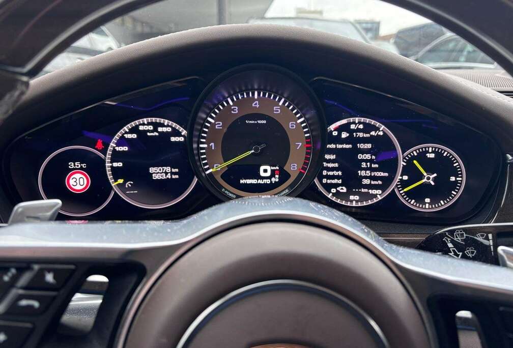 Porsche Panamera 4 e-Hybrid Sport Turismo