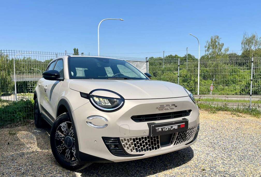 Fiat 1.2 Hybrid DCT ICONE LED/NEV/CARPLAY/CAMERA/INDUCTION/ACC