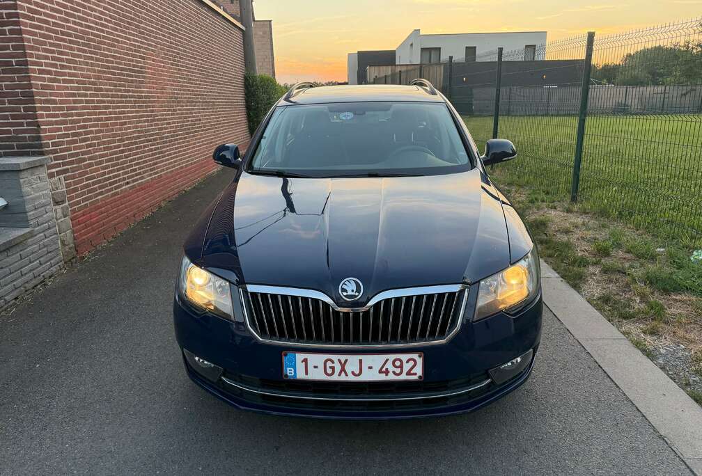 Skoda 1.6 CR TDi * NAVIGATION * ATT REMORQUE * JANTES * 1 ER MAIN *