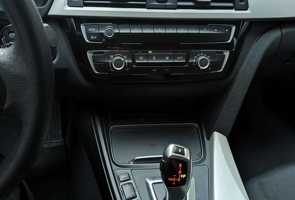 BMW 318i 136 ch BVA8 Business Design