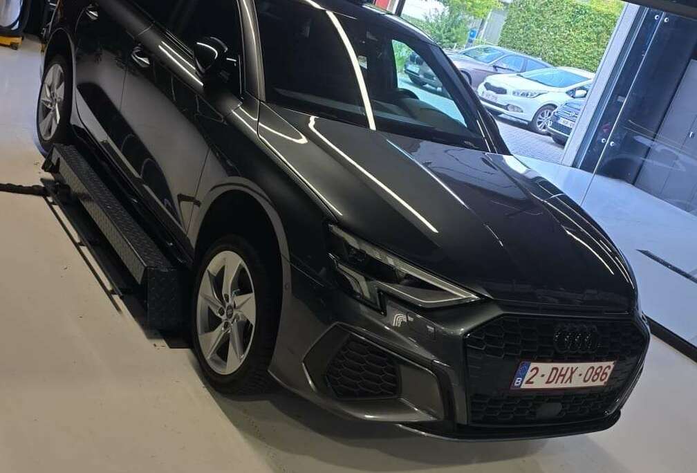 Audi 30 TFSI Limousine S tronic line