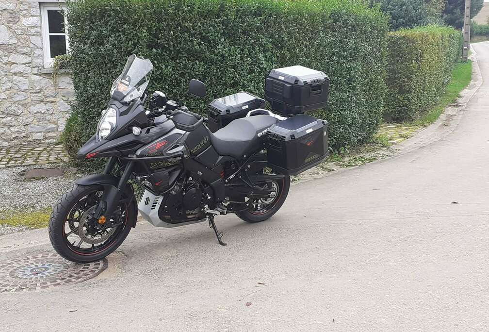 Suzuki BLACH EDITION