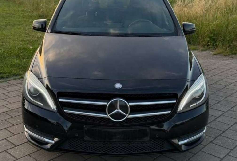 Mercedes-Benz B180