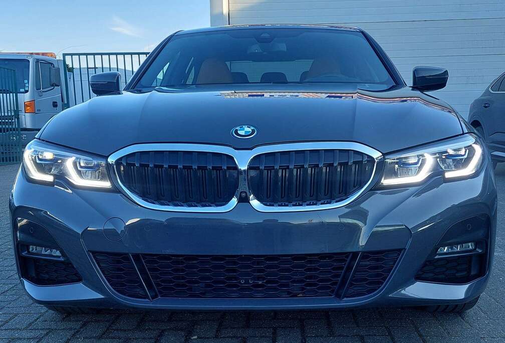 BMW 330E PACK M
