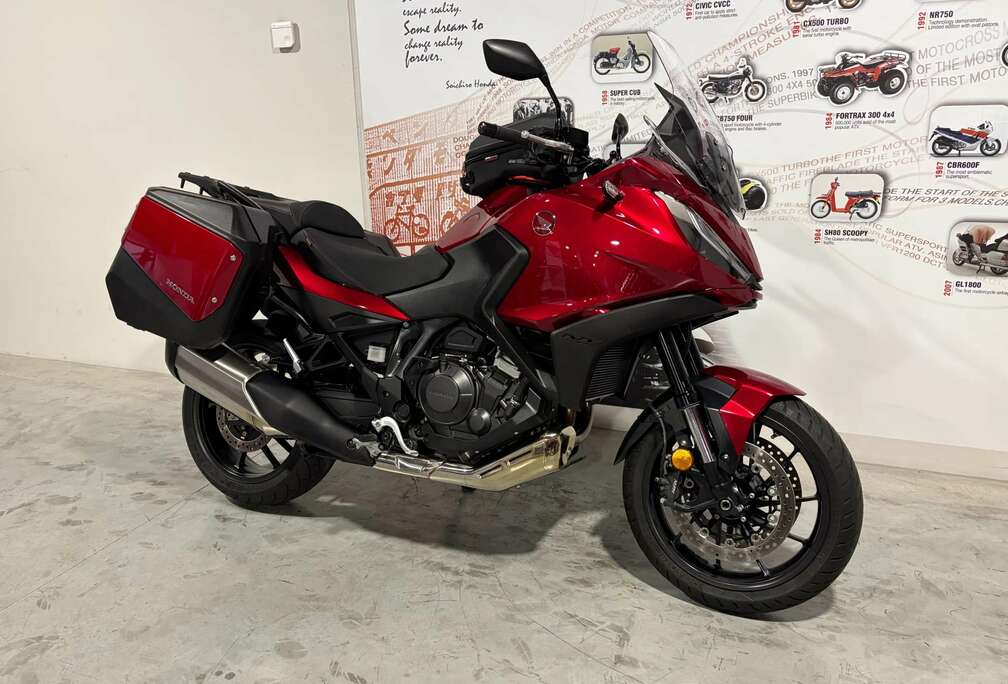 Honda Manueel met comfortzadels en tanktas