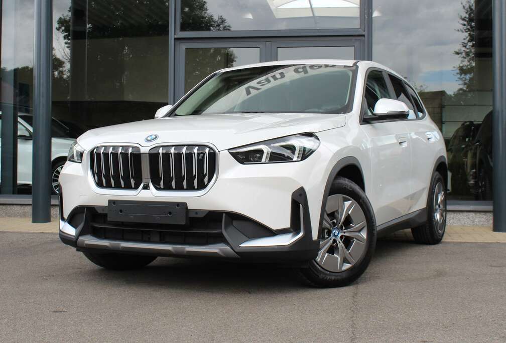 BMW xDrive30 / HUD /360CAM /DRIV. PROF/ TRKHK /KEYLESS