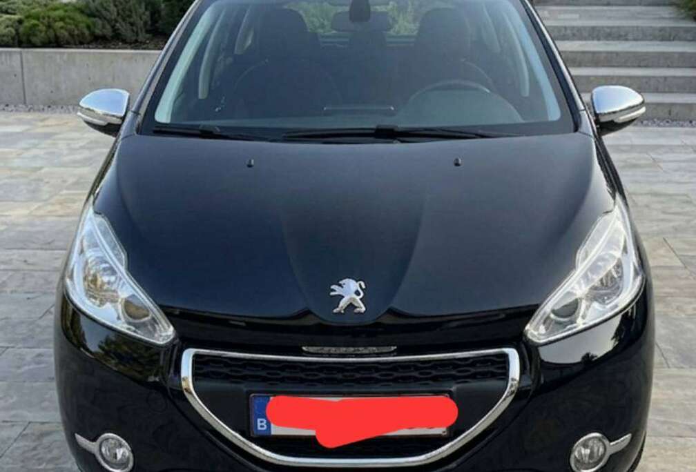 Peugeot 208 1.2i Roland Garros