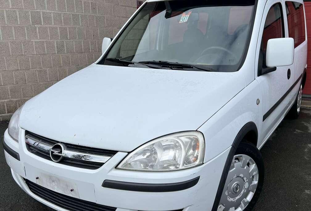 Opel Tour 1.3 DT CDTi Essentia + 5 PLACES