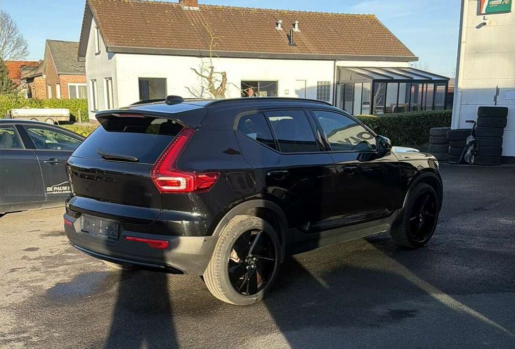 Volvo XC40 B3 B DKG UltraBlack Edition,Pannodak,trekhaak
