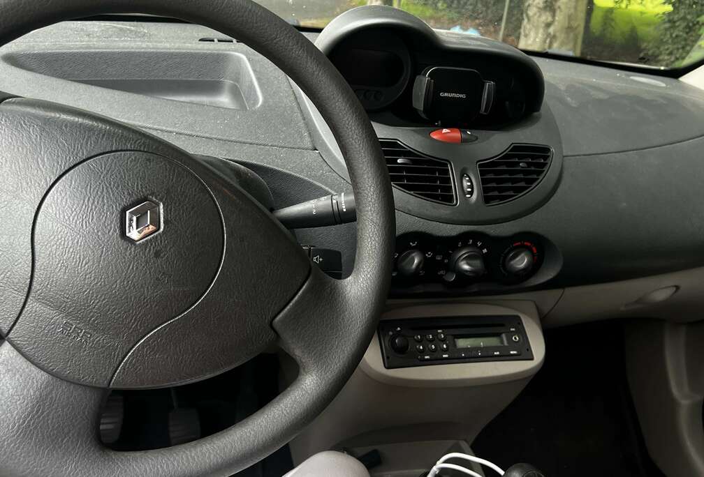 Renault 1.2i Expression SCHADE VOORBUMPER