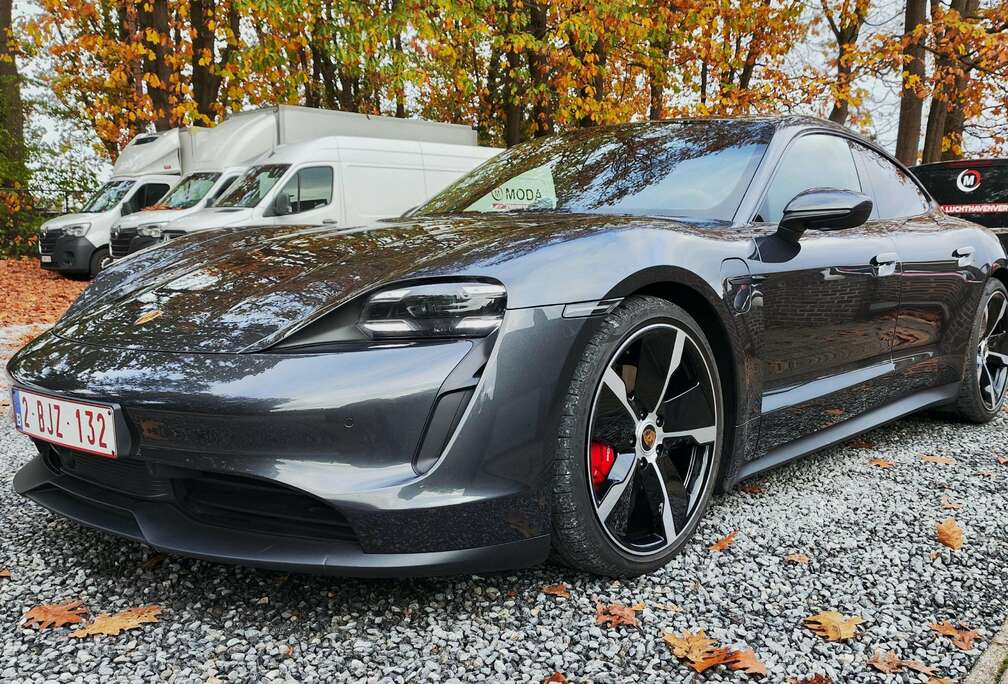 Porsche Taycan 4S+  Volcano grey  Performance  BTW