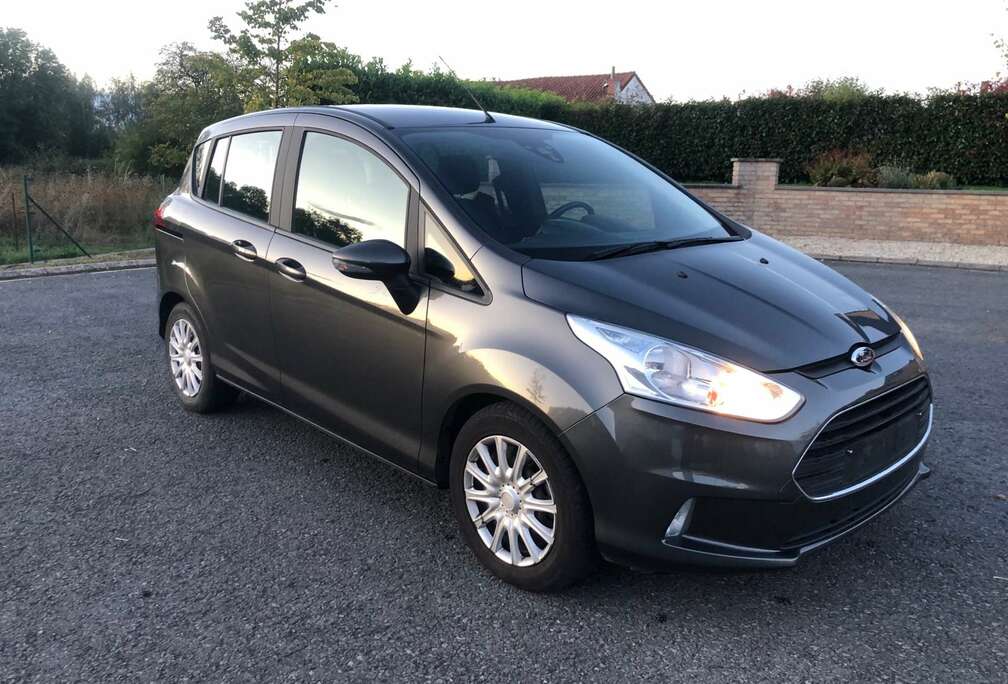 Ford 1.0 EcoBoost Titanium gps 54000km carnet 1er main