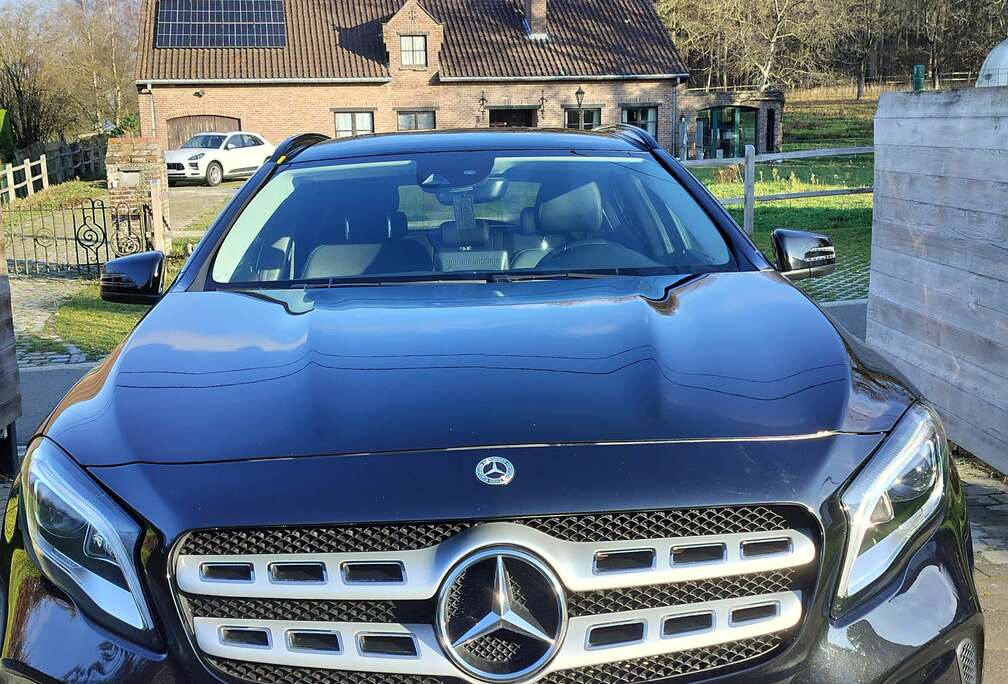 Mercedes-Benz GLA 180 7G-DCT