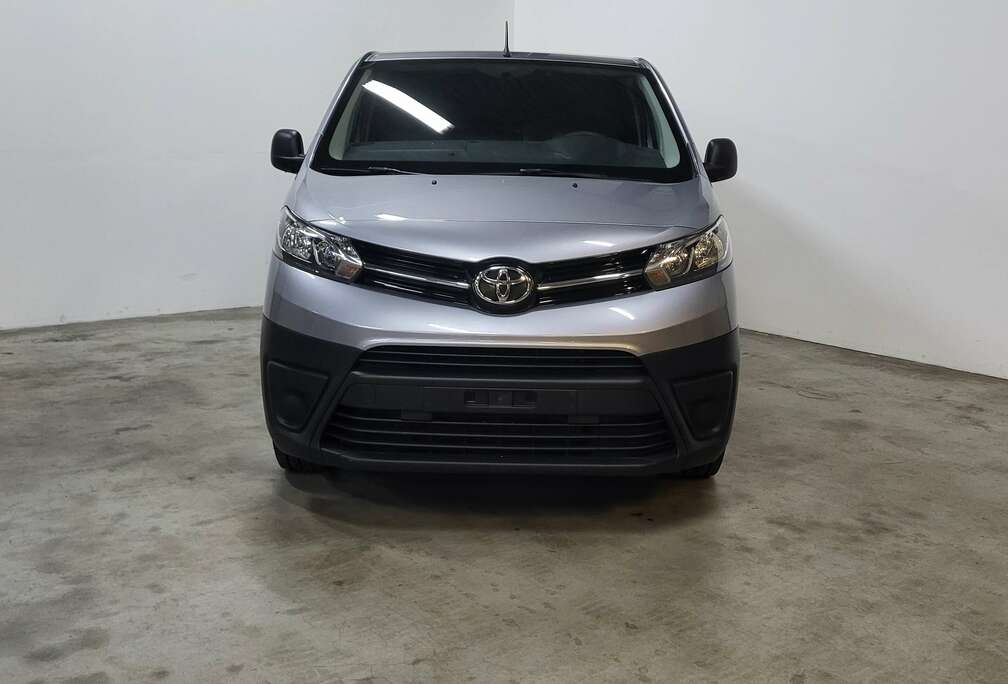 Toyota 2.0 D-4D * AUT. * L3-H1 * 3 PLACES * RADAR ARR. *