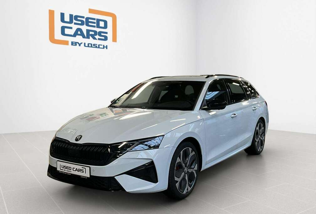 Skoda Combi+RS+DSG+Pano+360+AHK