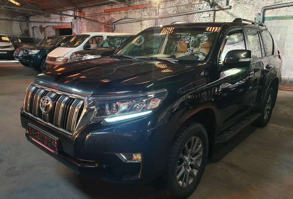 Toyota Land Cruiser 2.8 D-4D Lounge  \