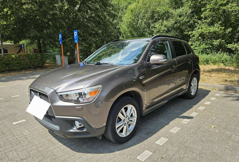 Mitsubishi 1.6i 2WD Intense